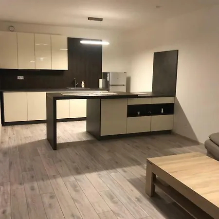 Garden Radnica - Private Parking Included Daire