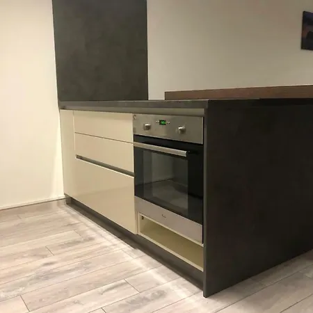 Garden Radnica - Private Parking Included Apartment